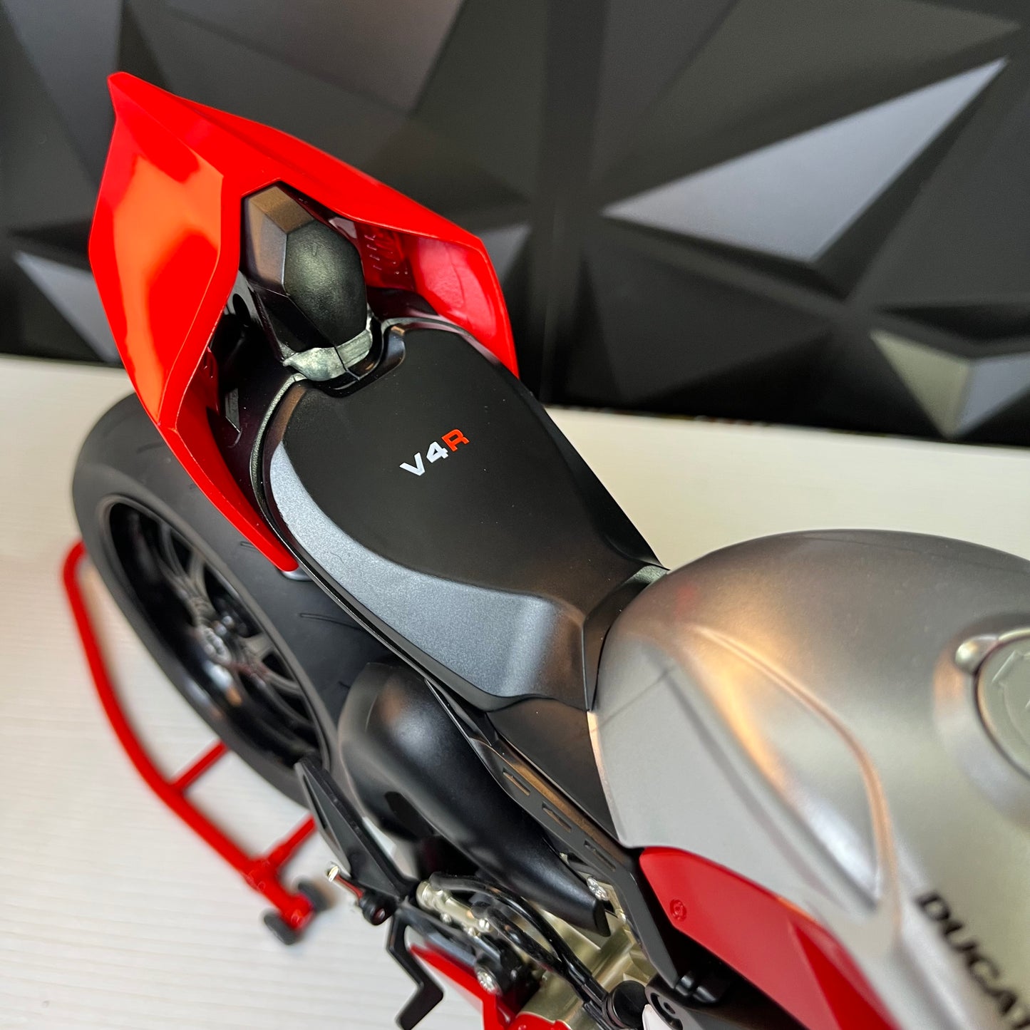 Panigale V4 Premium 1:6